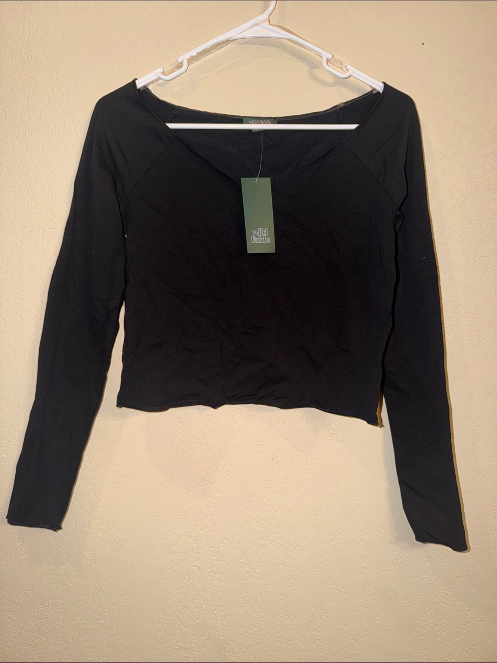 (2) wild fable Black Long-Sleeve Scoop Neck Cropped Top, Sz M